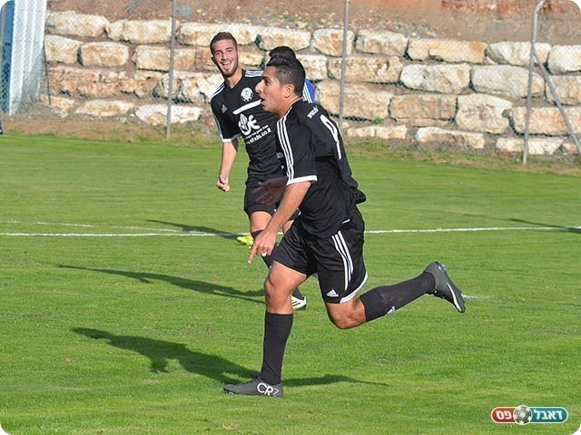 עמר עם השער (ארנון לוי)